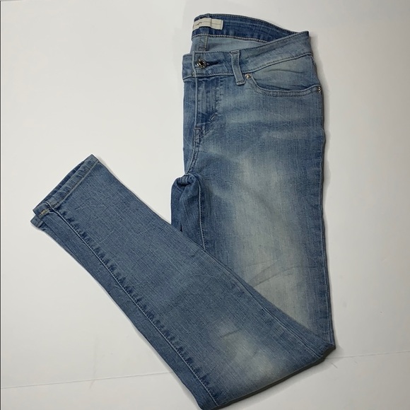 Levi’s skinny leg light wash jeans - Picture 5 of 8